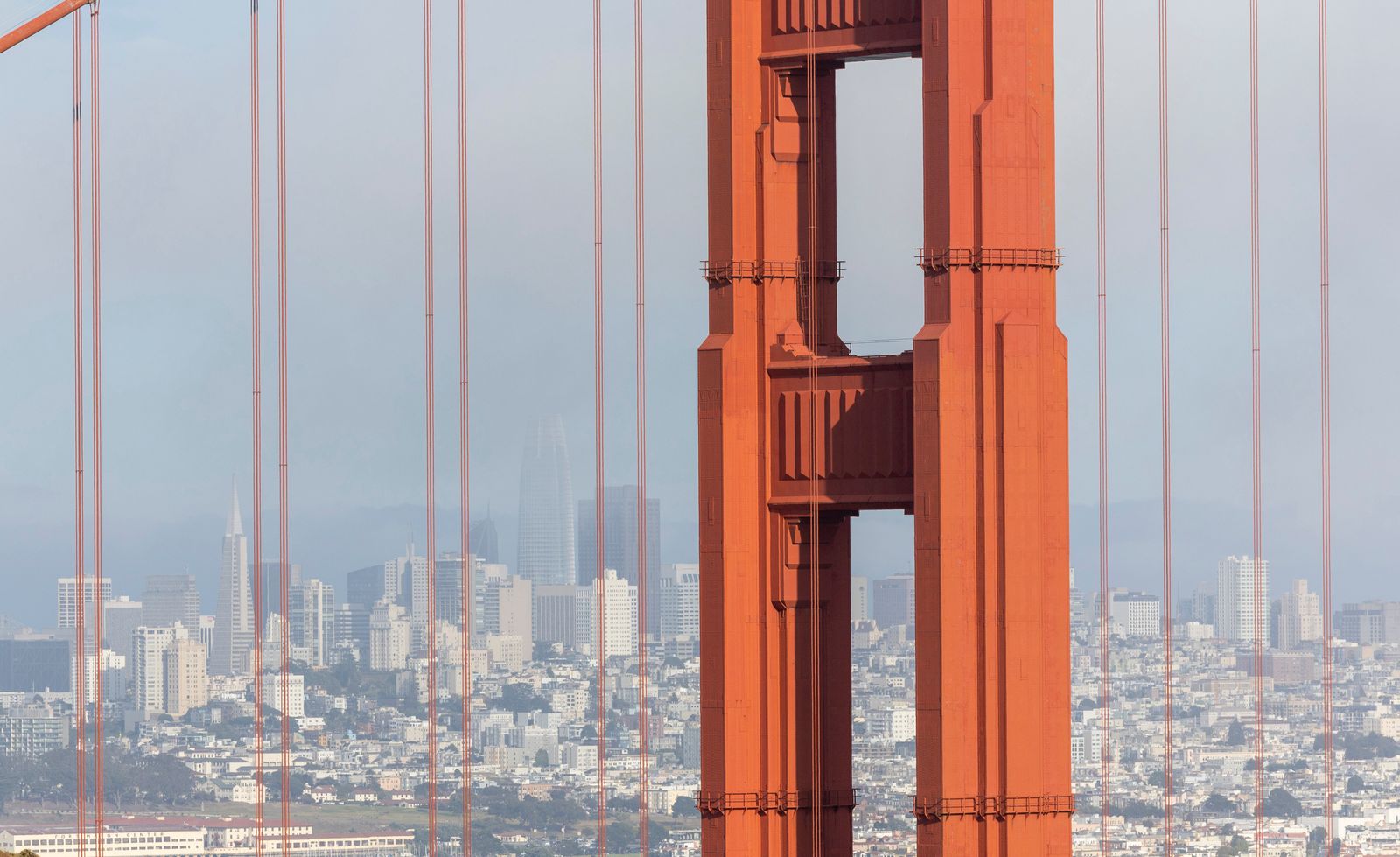 Golden Gate Bridge et skyline de San Francisco